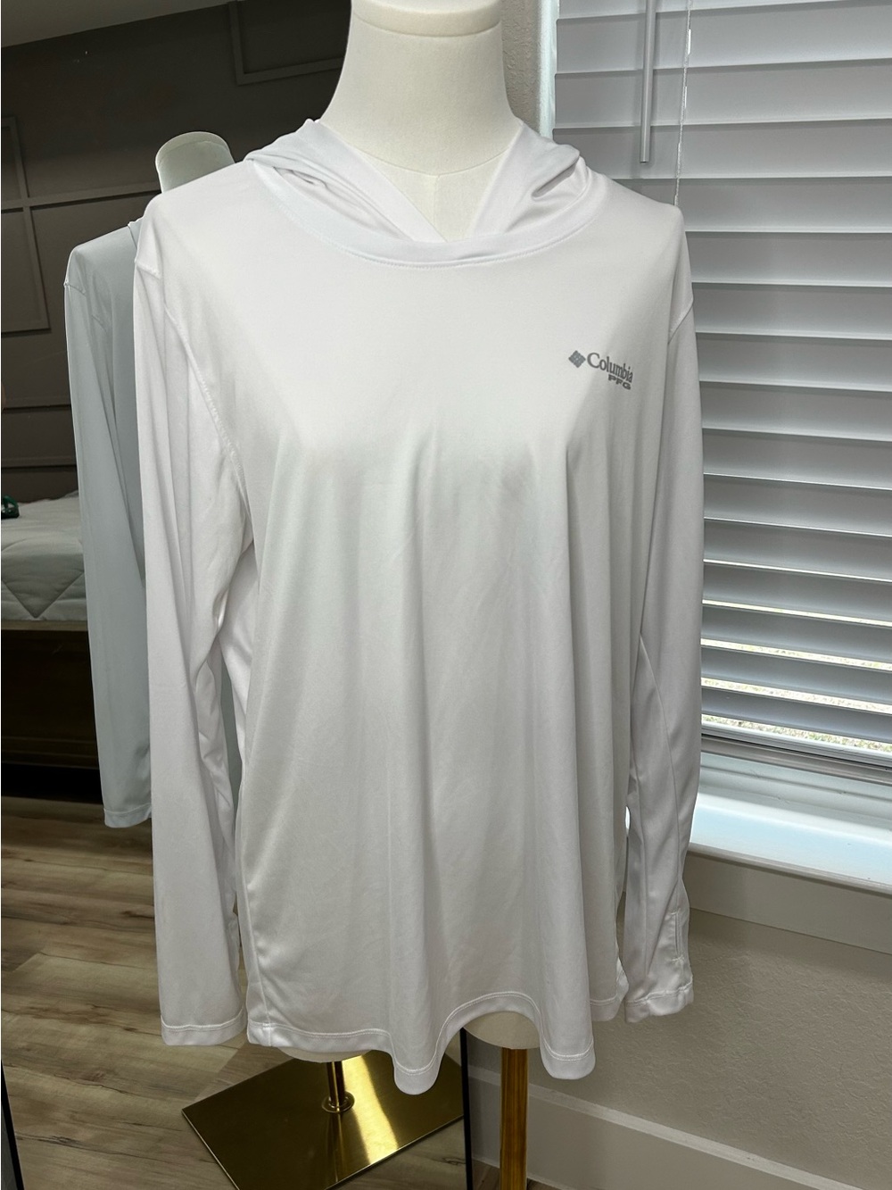 Columbia Women’s White Long-Sleeve Hooded Fishing Shirt